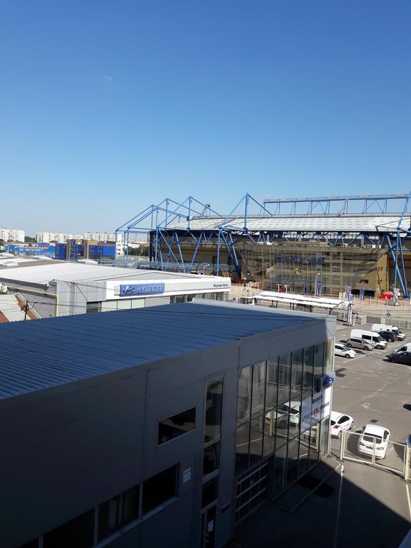 Apartmens Near Metalist Lägenhet Charkiv Exteriör bild